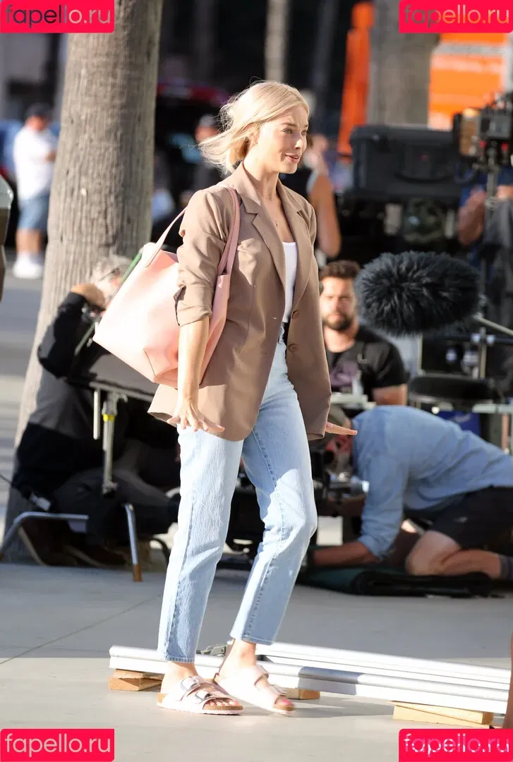 Margot Robbie / margotrobbieofficial Onlyfans Photo Gallery 