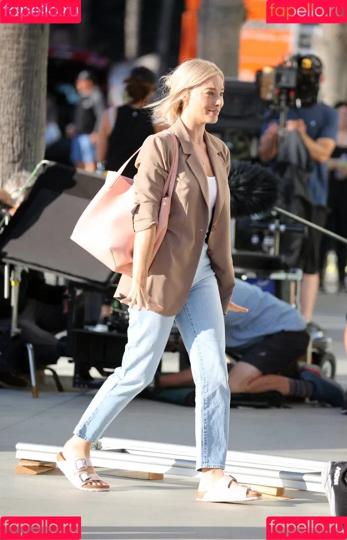 Margot Robbie / margotrobbieofficial Onlyfans Photo Gallery 