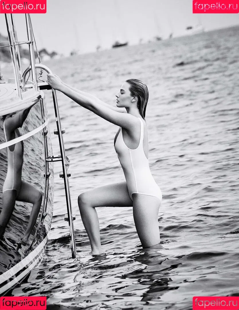 Margot Robbie / margotrobbieofficial Onlyfans Photo Gallery 