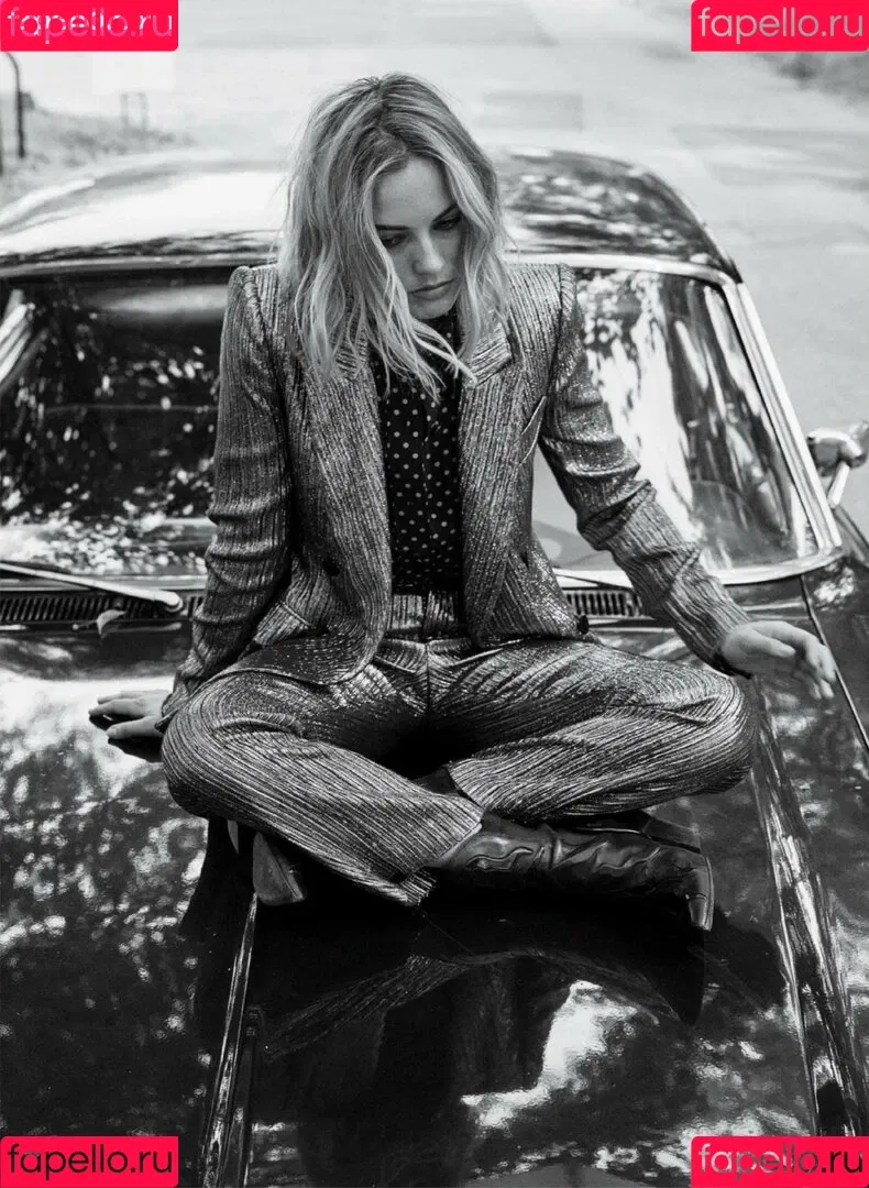 Margot Robbie / margotrobbieofficial Onlyfans Photo Gallery 