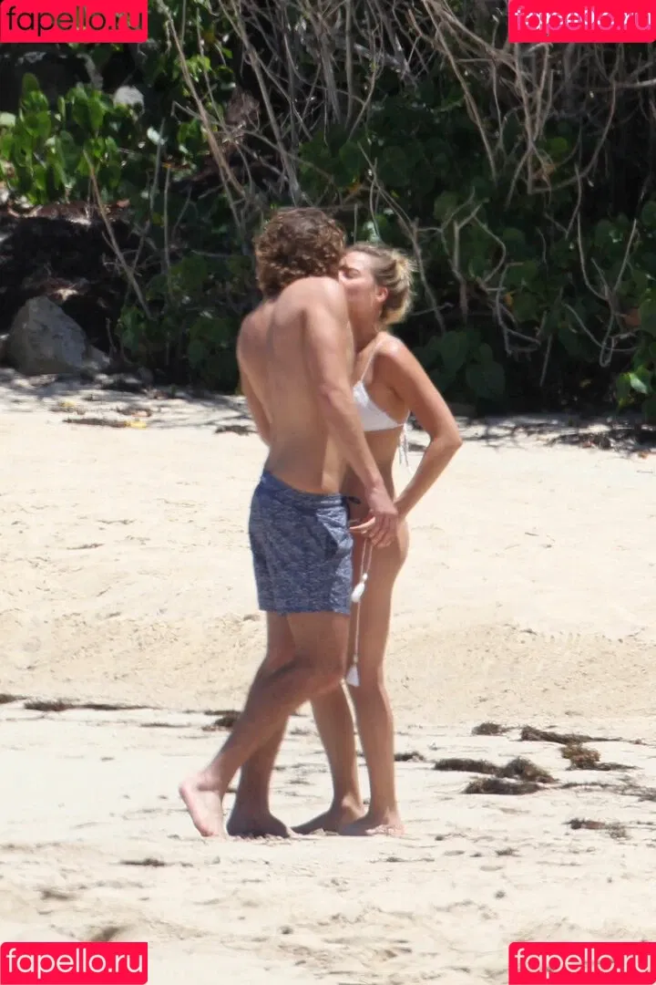 Margot Robbie / margotrobbieofficial Onlyfans Photo Gallery 