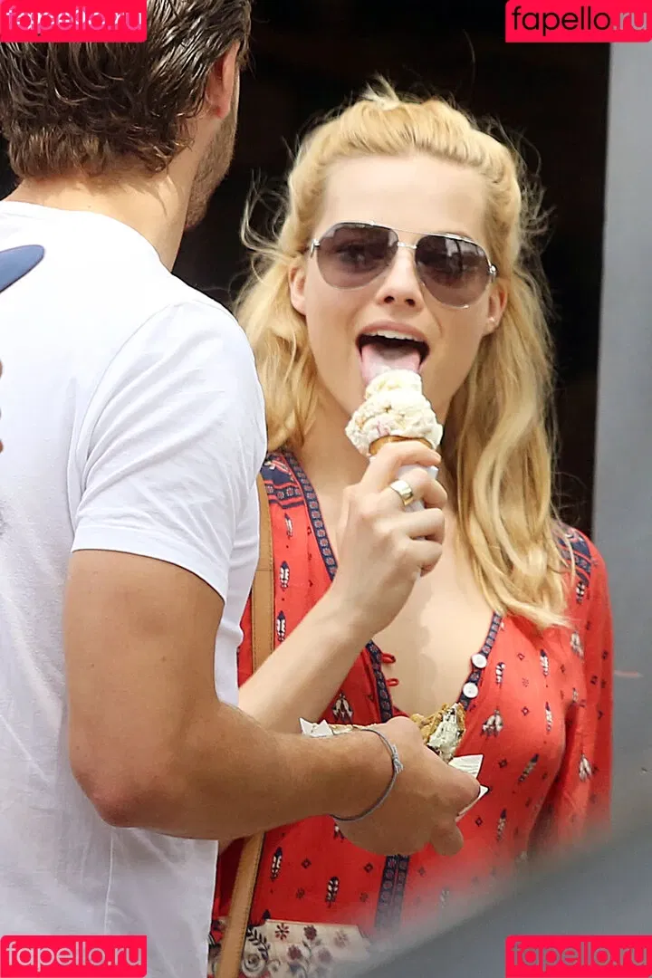 Margot Robbie / margotrobbieofficial Onlyfans Photo Gallery 