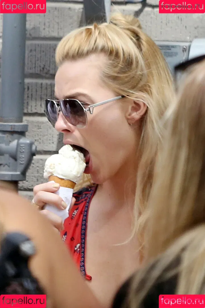 Margot Robbie / margotrobbieofficial Onlyfans Photo Gallery 