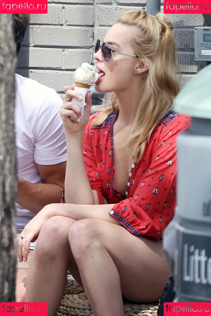 Margot Robbie / margotrobbieofficial Onlyfans Photo Gallery 