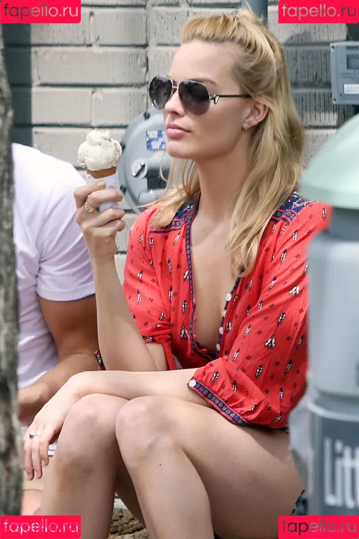Margot Robbie / margotrobbieofficial Onlyfans Photo Gallery 
