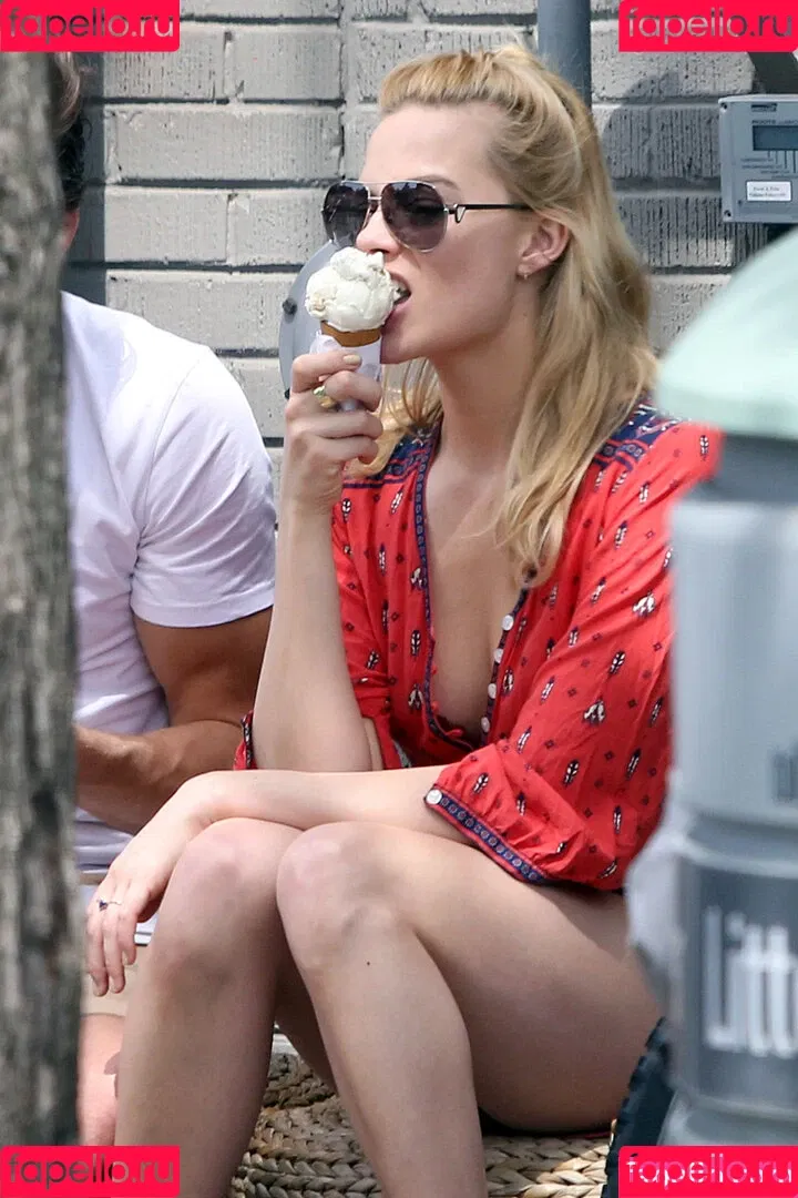 Margot Robbie / margotrobbieofficial Onlyfans Photo Gallery 