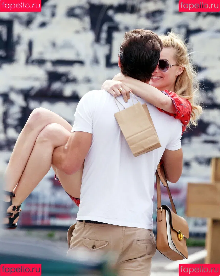 Margot Robbie / margotrobbieofficial Onlyfans Photo Gallery 