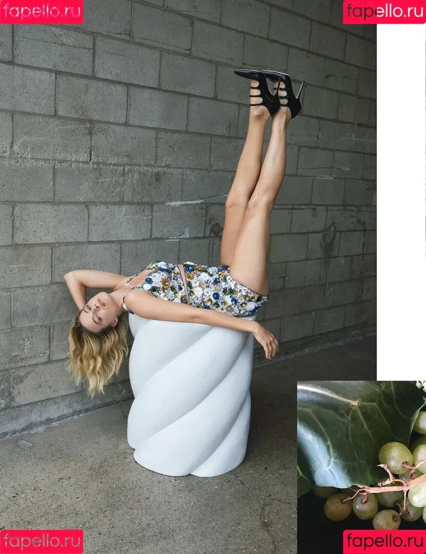 Margot Robbie / margotrobbieofficial Onlyfans Photo Gallery 