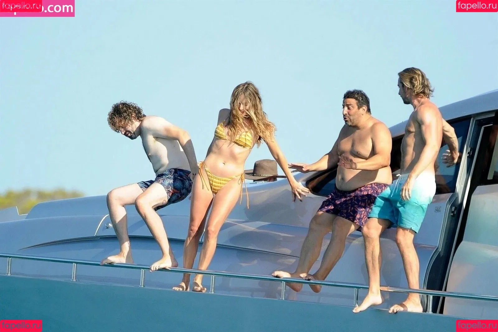 Margot Robbie / margotrobbieofficial Onlyfans Photo Gallery 