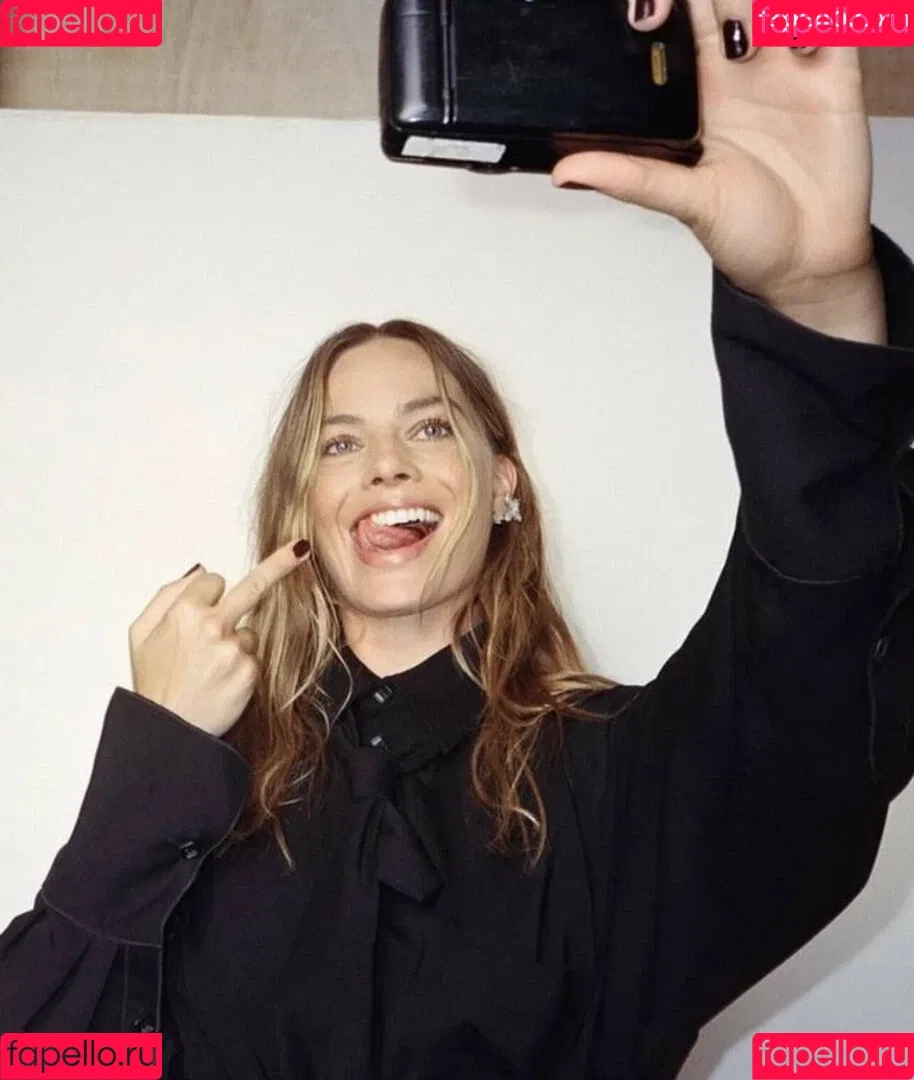 Margot Robbie / margotrobbieofficial Onlyfans Photo Gallery 