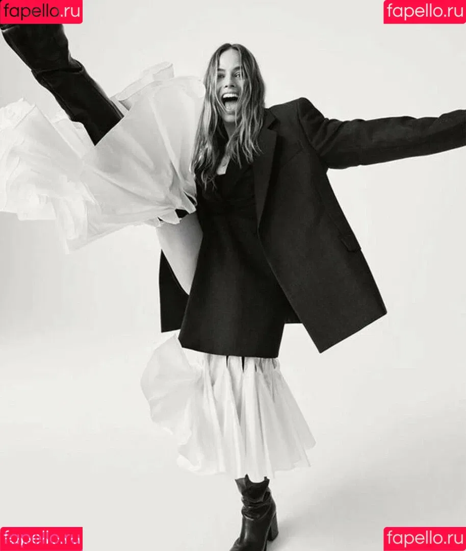 Margot Robbie / margotrobbieofficial Onlyfans Photo Gallery 