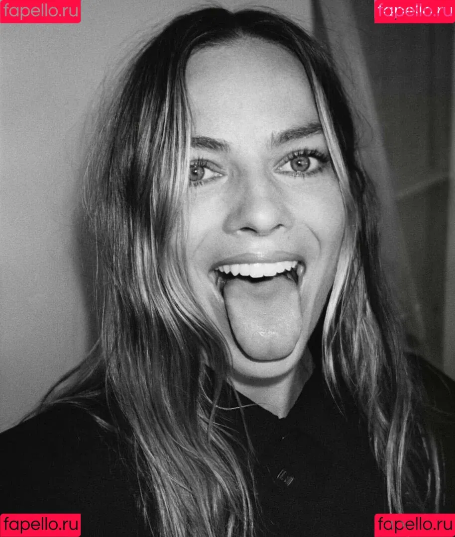 Margot Robbie / margotrobbieofficial Onlyfans Photo Gallery 