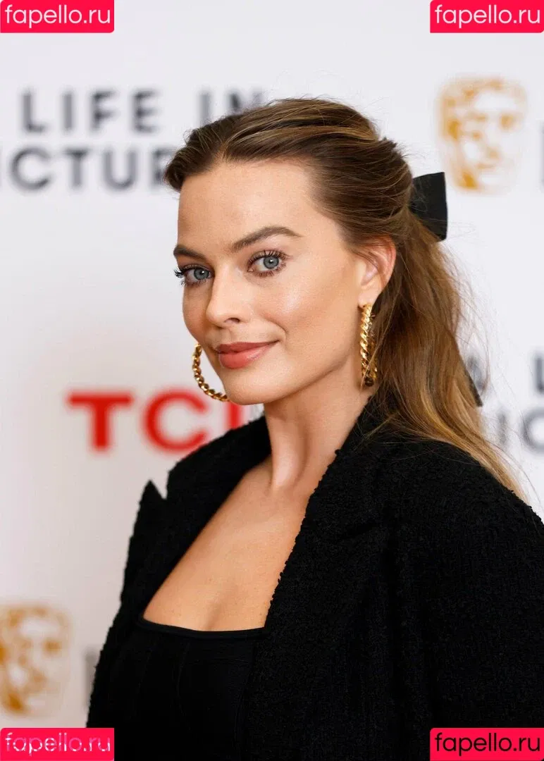 Margot Robbie / margotrobbieofficial Onlyfans Photo Gallery 