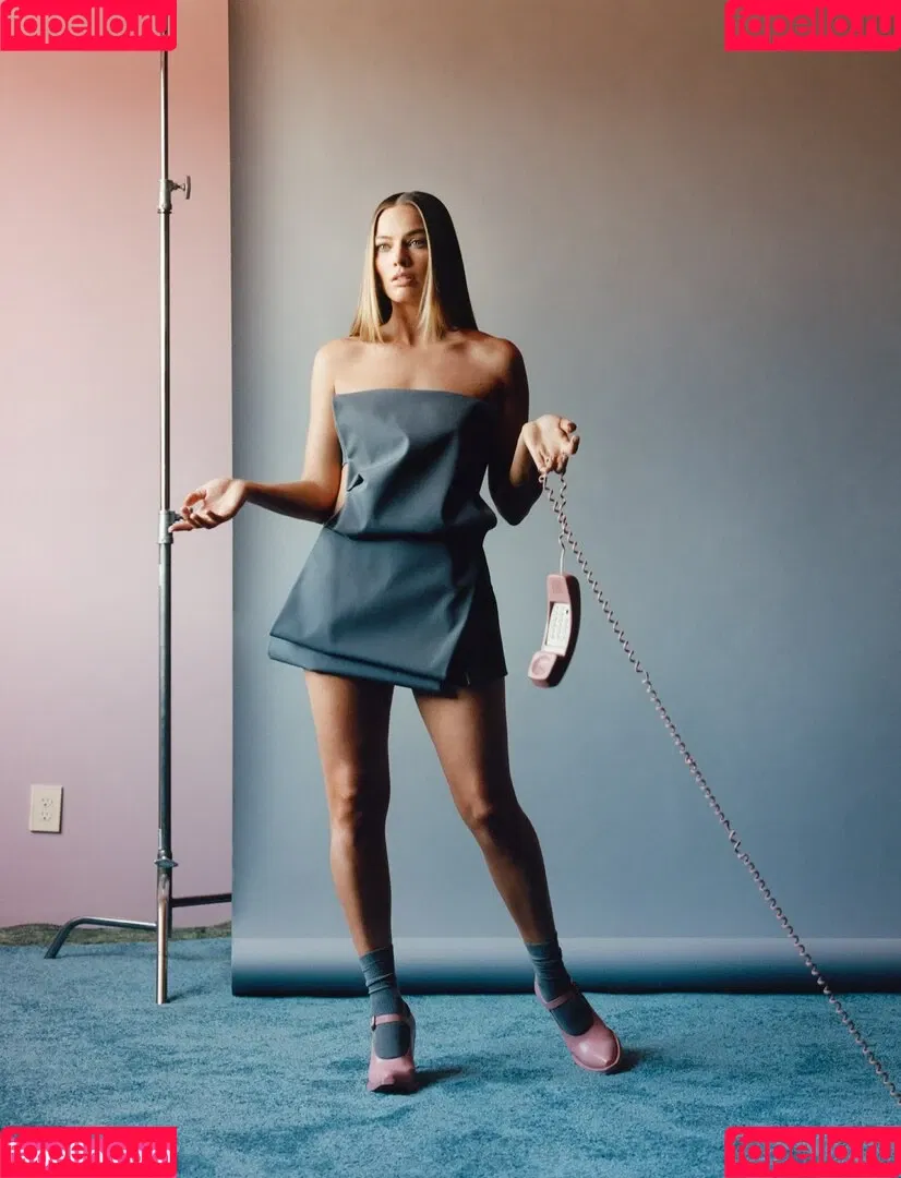 Margot Robbie / margotrobbieofficial Onlyfans Photo Gallery 