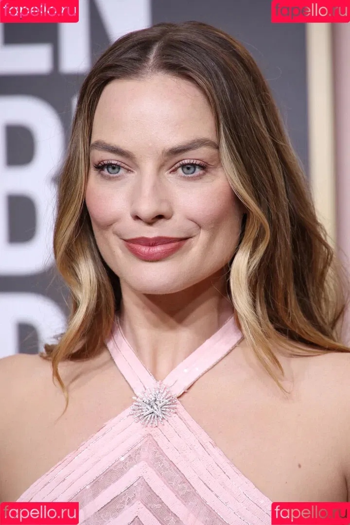 Margot Robbie / margotrobbieofficial Onlyfans Photo Gallery 