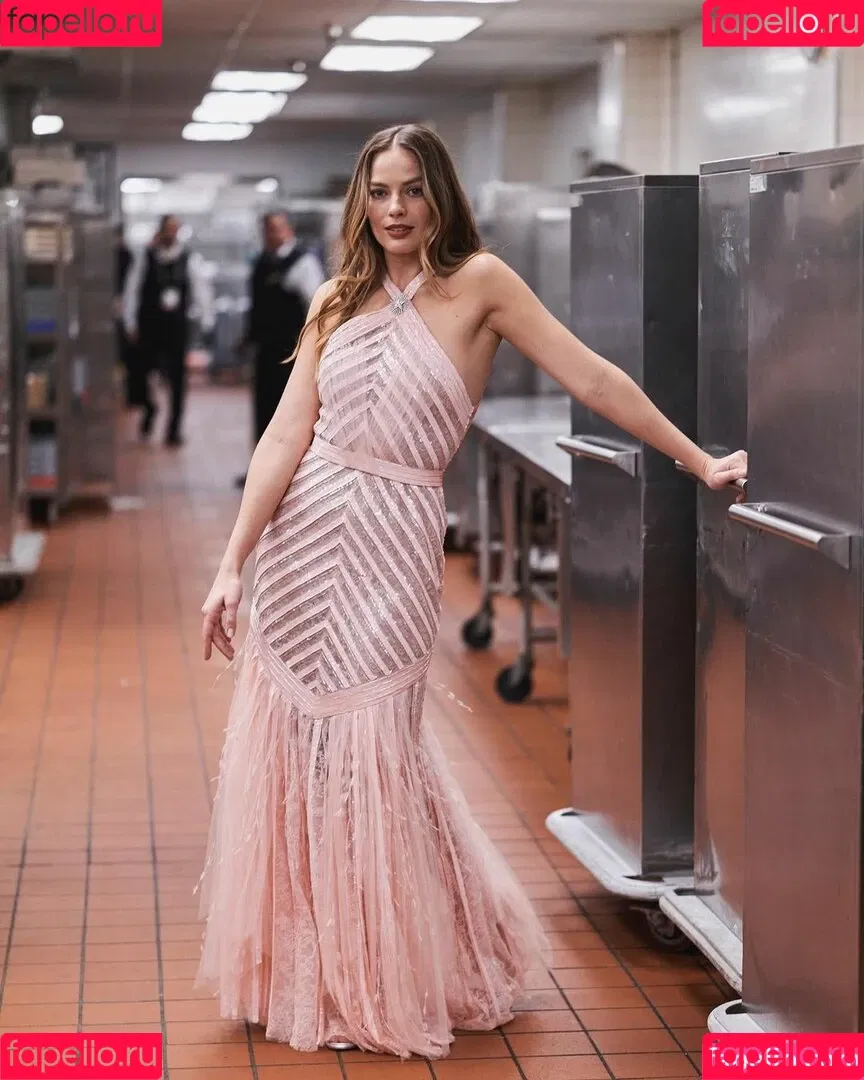 Margot Robbie / margotrobbieofficial Onlyfans Photo Gallery 