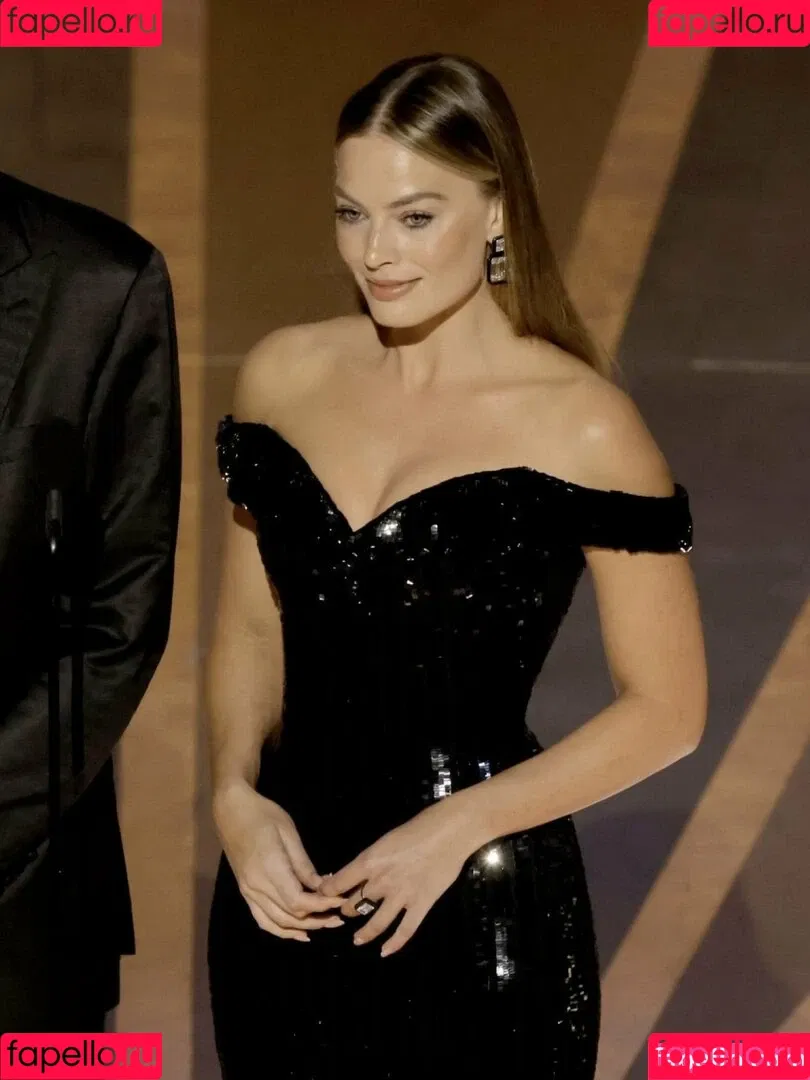 Margot Robbie / margotrobbieofficial Onlyfans Photo Gallery 