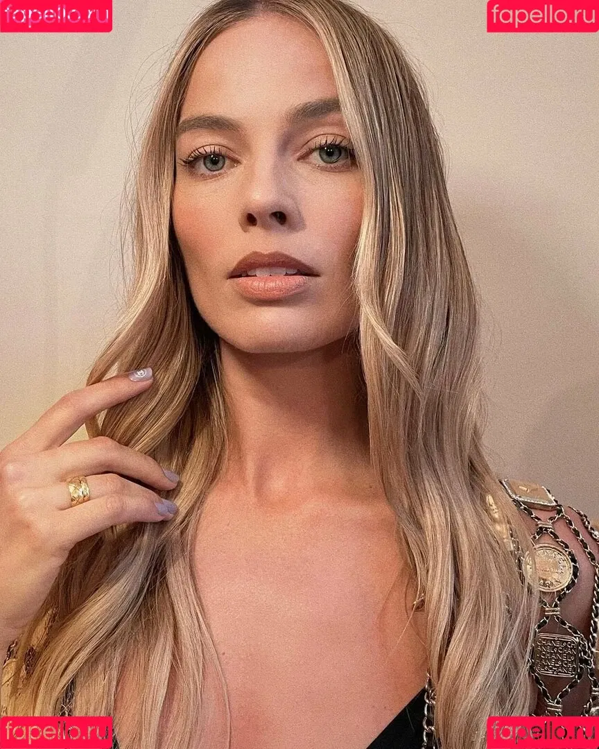 Margot Robbie / margotrobbieofficial Onlyfans Photo Gallery 