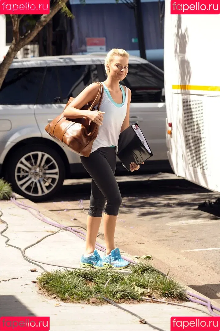 Margot Robbie / margotrobbieofficial Onlyfans Photo Gallery 