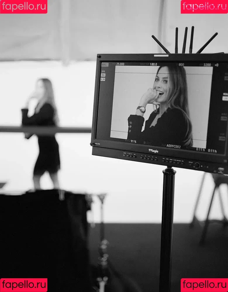 Margot Robbie / margotrobbieofficial Onlyfans Photo Gallery 