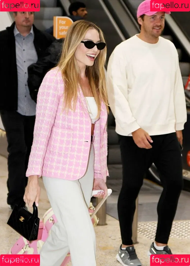 Margot Robbie / margotrobbieofficial Onlyfans Photo Gallery 