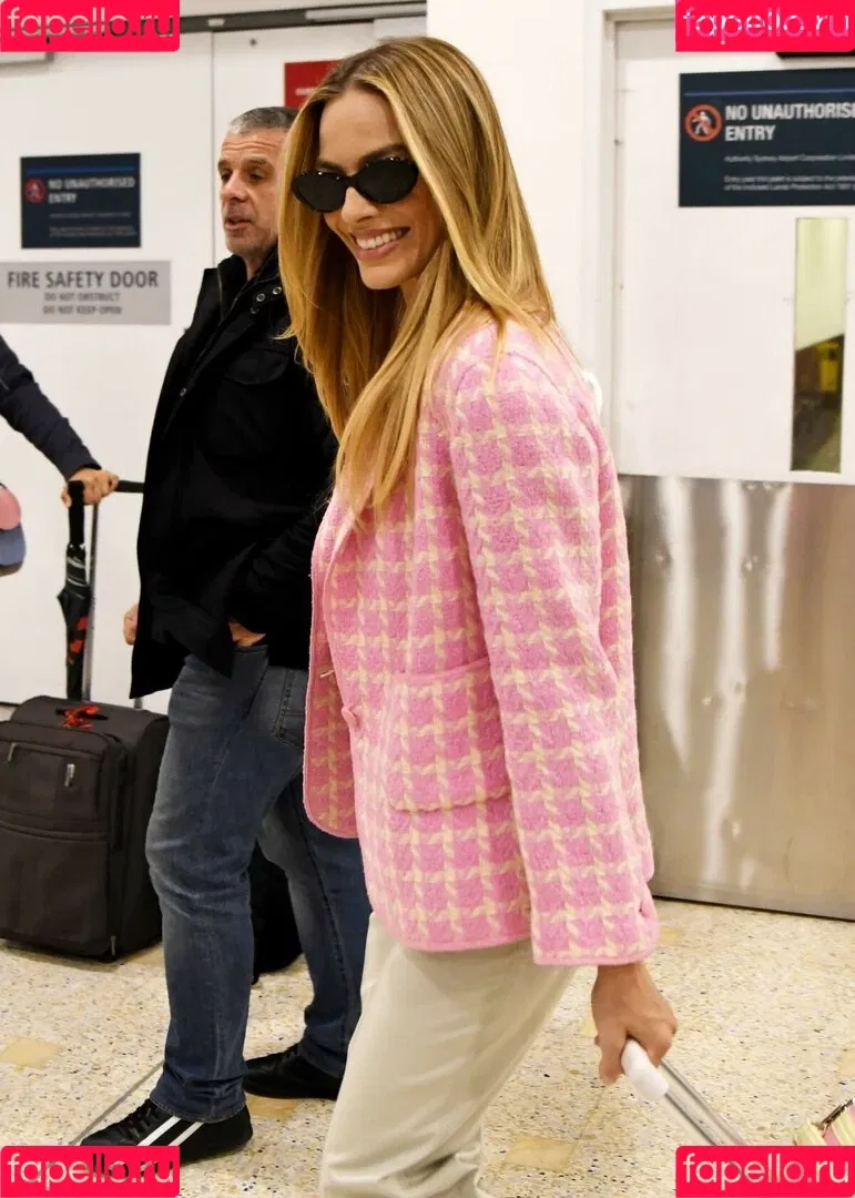 Margot Robbie / margotrobbieofficial Onlyfans Photo Gallery 