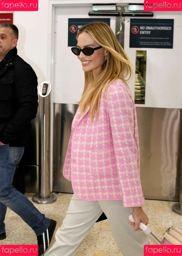 Margot Robbie / margotrobbieofficial Onlyfans Photo Gallery 