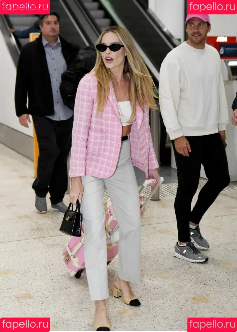 Margot Robbie / margotrobbieofficial Onlyfans Photo Gallery 