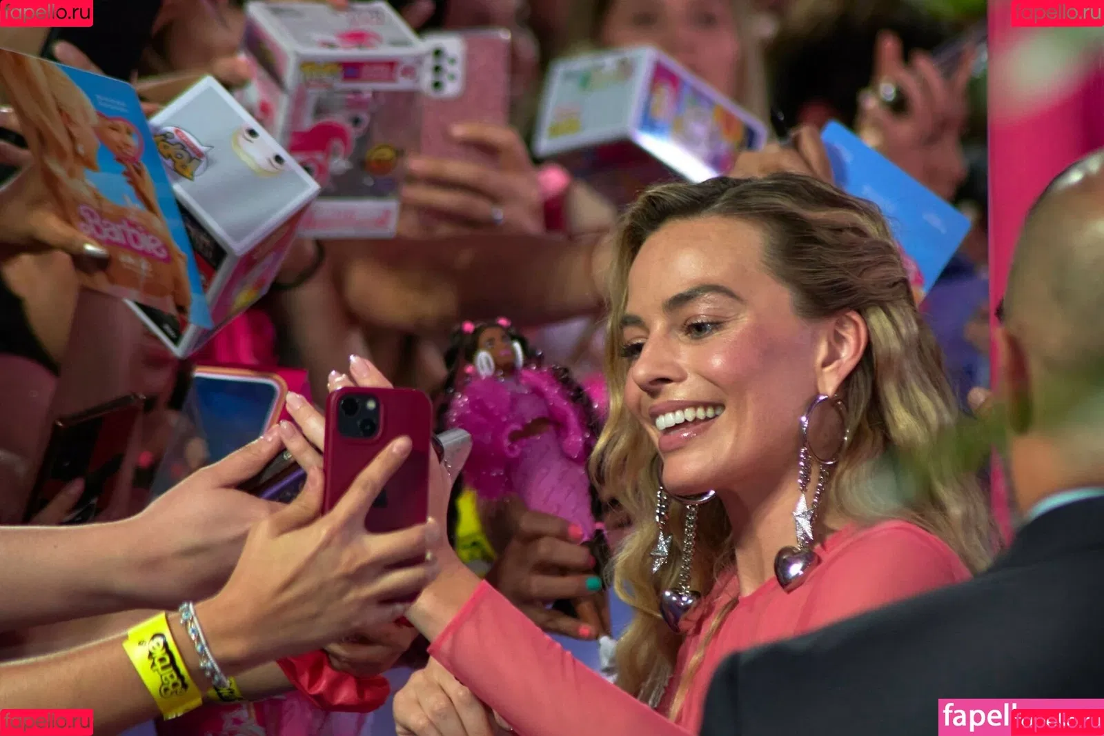 Margot Robbie / margotrobbieofficial Onlyfans Photo Gallery 