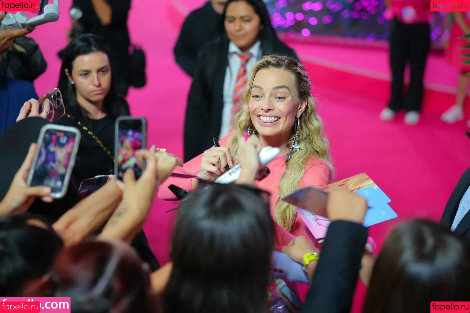 Margot Robbie / margotrobbieofficial Onlyfans Photo Gallery 