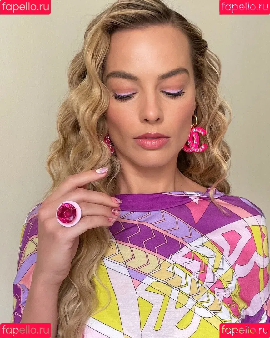 Margot Robbie / margotrobbieofficial Onlyfans Photo Gallery 