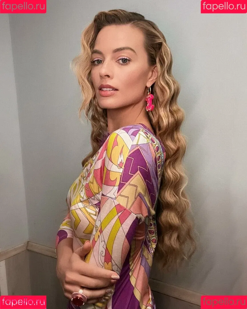 Margot Robbie / margotrobbieofficial Onlyfans Photo Gallery 