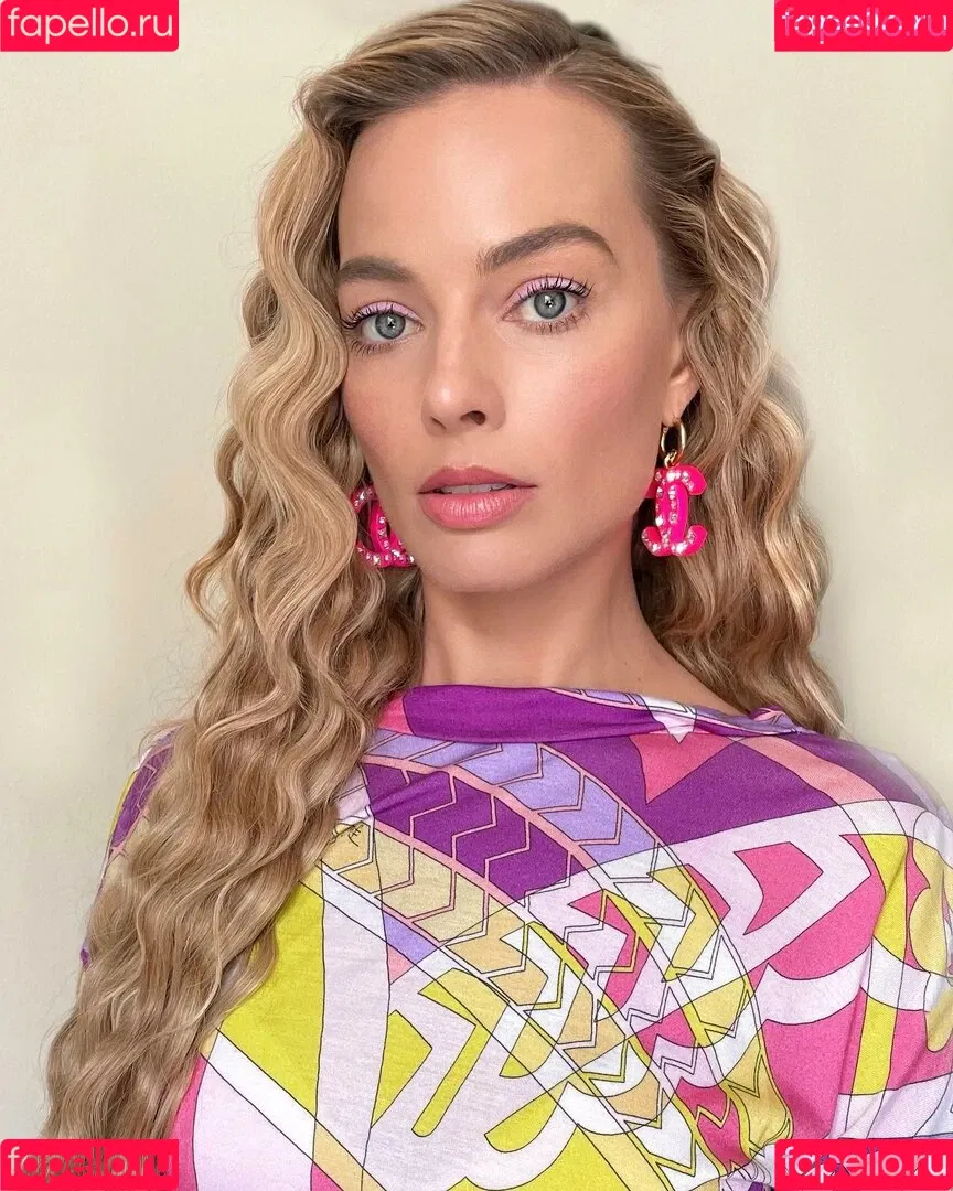 Margot Robbie / margotrobbieofficial Onlyfans Photo Gallery 