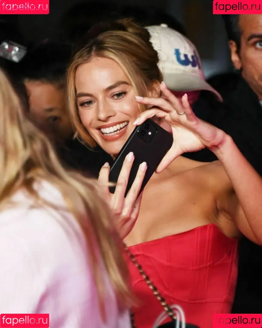 Margot Robbie / margotrobbieofficial Onlyfans Photo Gallery 
