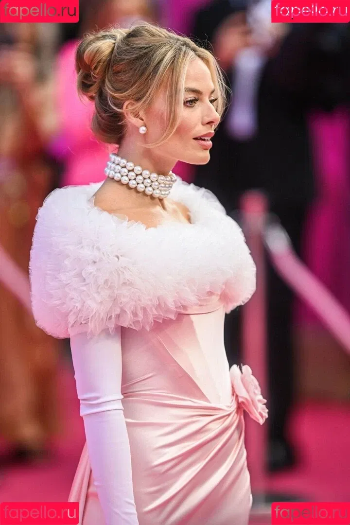 Margot Robbie / margotrobbieofficial Onlyfans Photo Gallery 