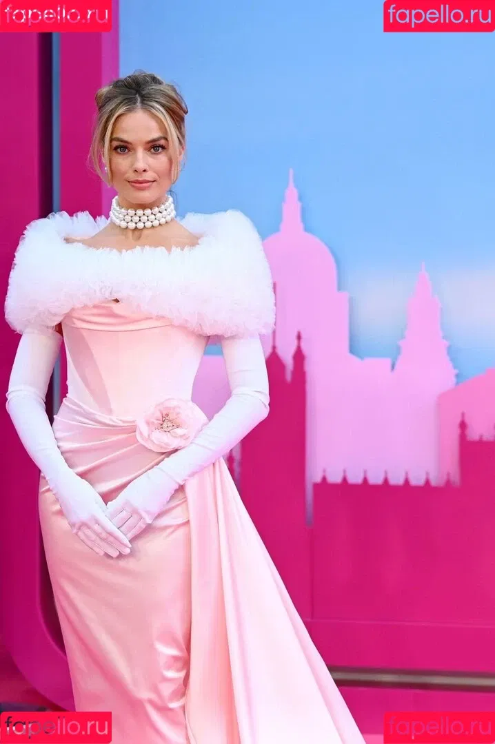 Margot Robbie / margotrobbieofficial Onlyfans Photo Gallery 