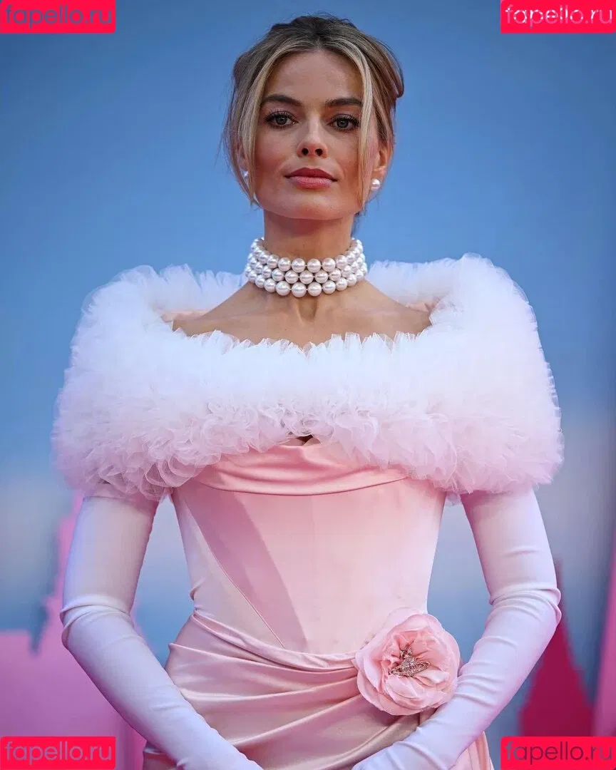 Margot Robbie / margotrobbieofficial Onlyfans Photo Gallery 