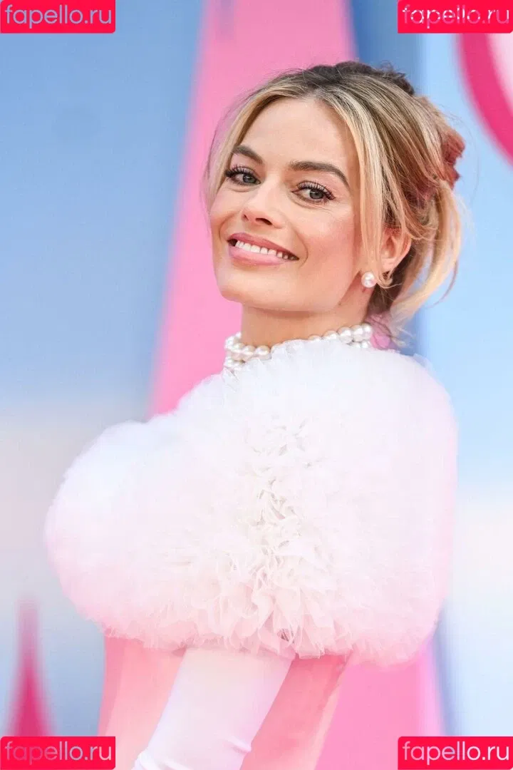 Margot Robbie / margotrobbieofficial Onlyfans Photo Gallery 