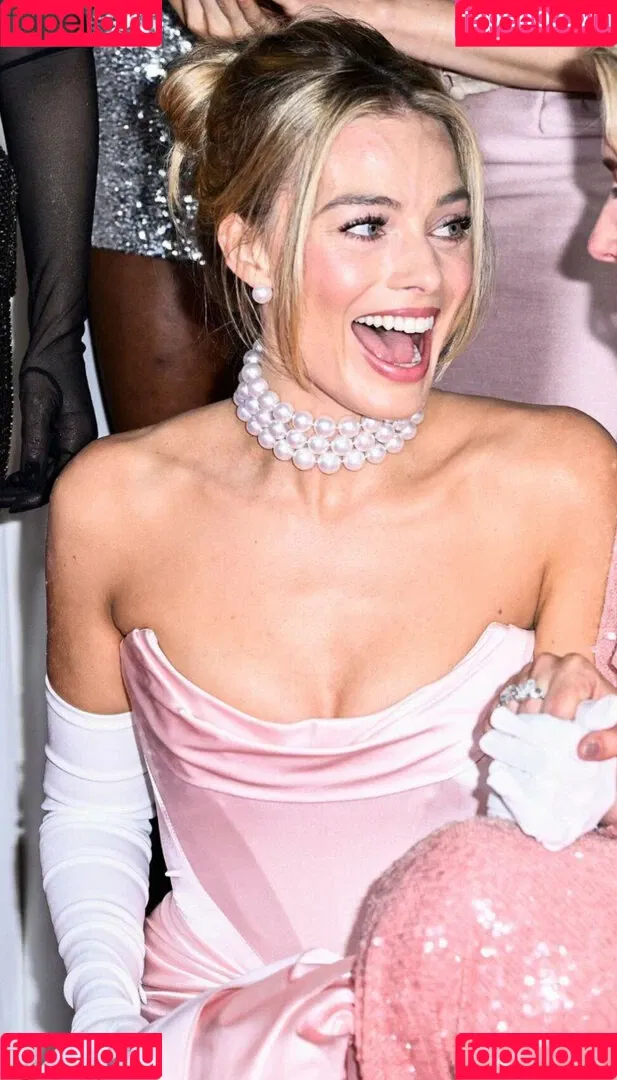 Margot Robbie / margotrobbieofficial Onlyfans Photo Gallery 