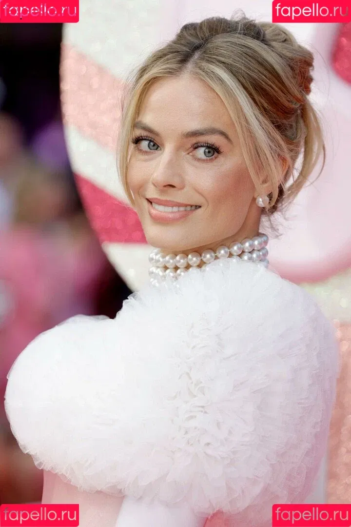 Margot Robbie / margotrobbieofficial Onlyfans Photo Gallery 