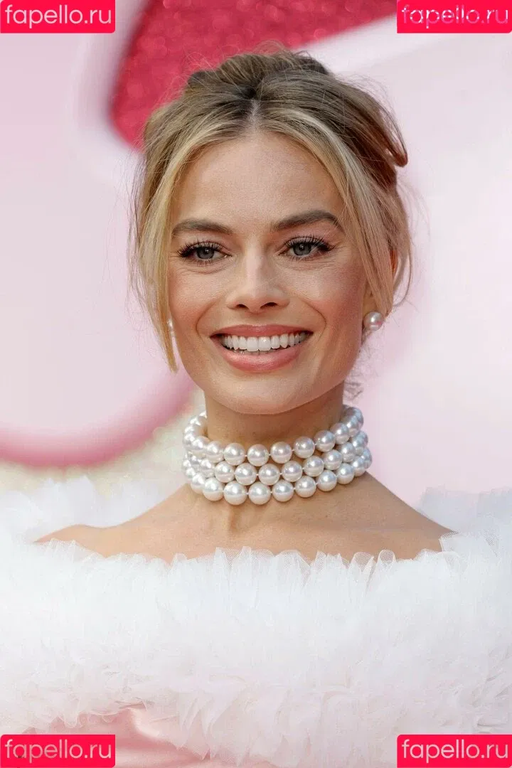 Margot Robbie / margotrobbieofficial Onlyfans Photo Gallery 