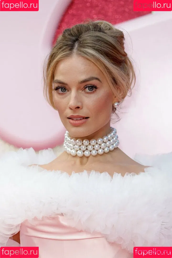 Margot Robbie / margotrobbieofficial Onlyfans Photo Gallery 