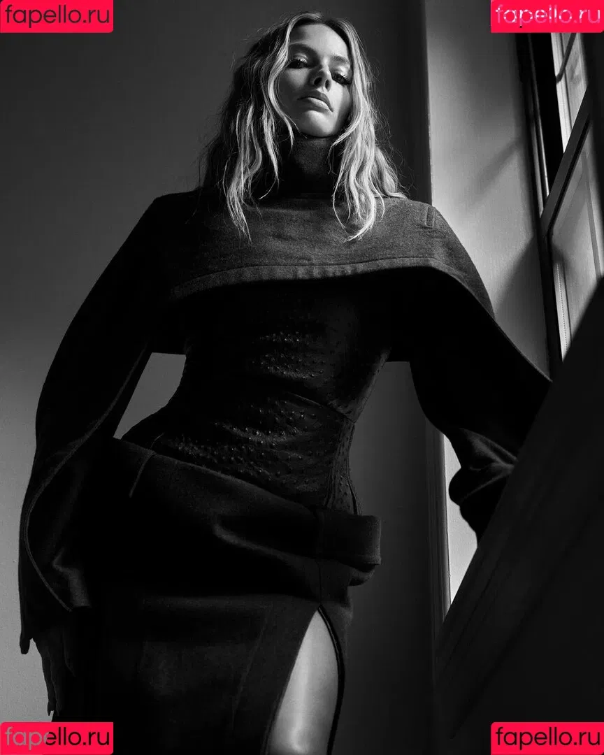 Margot Robbie / margotrobbieofficial Onlyfans Photo Gallery 