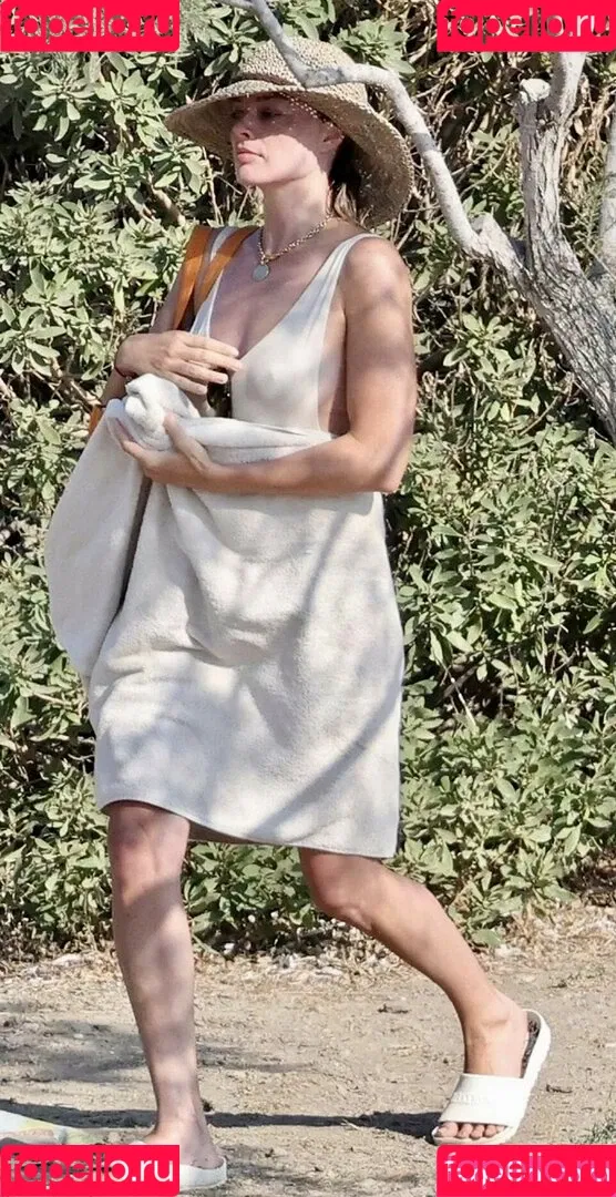 Margot Robbie / margotrobbieofficial Onlyfans Photo Gallery 