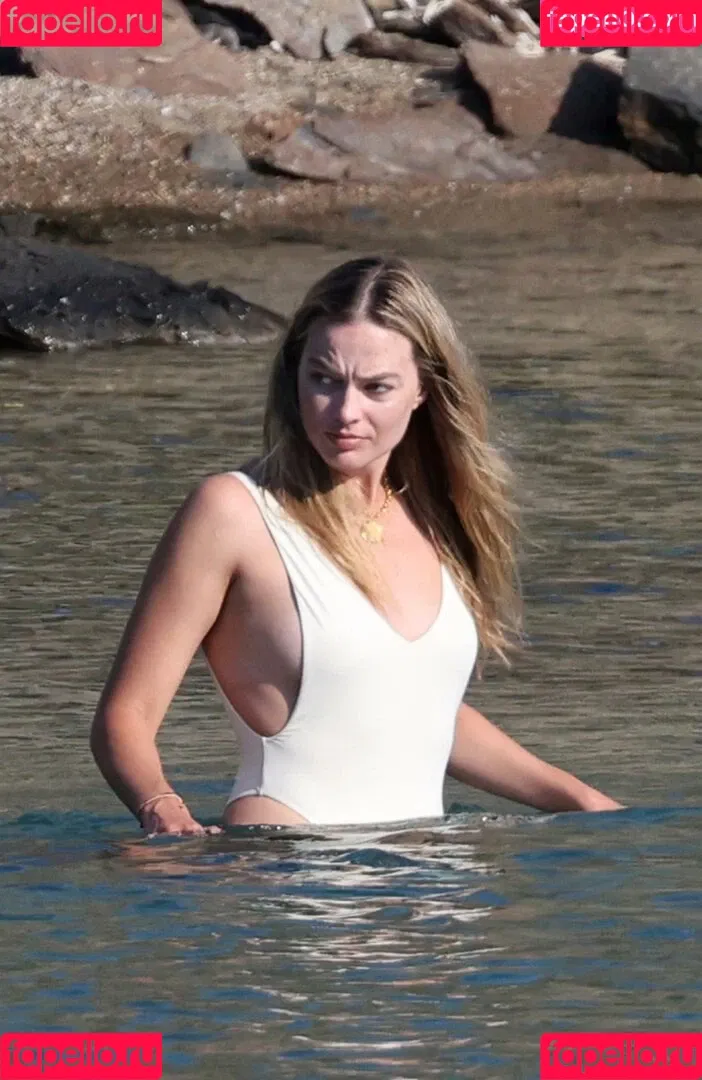Margot Robbie / margotrobbieofficial Onlyfans Photo Gallery 