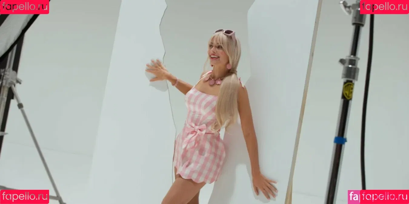 Margot Robbie / margotrobbieofficial Onlyfans Photo Gallery 