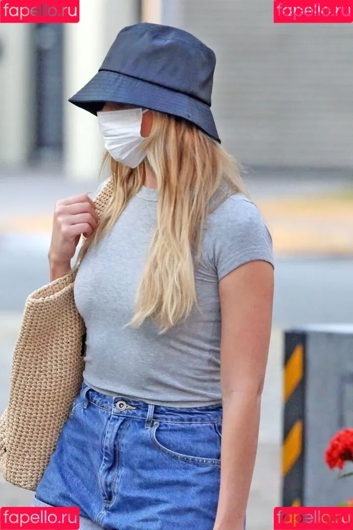 Margot Robbie / margotrobbieofficial Onlyfans Photo Gallery 