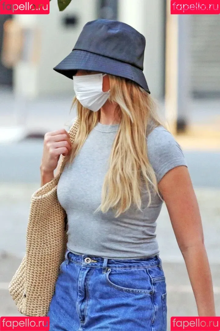 Margot Robbie / margotrobbieofficial Onlyfans Photo Gallery 