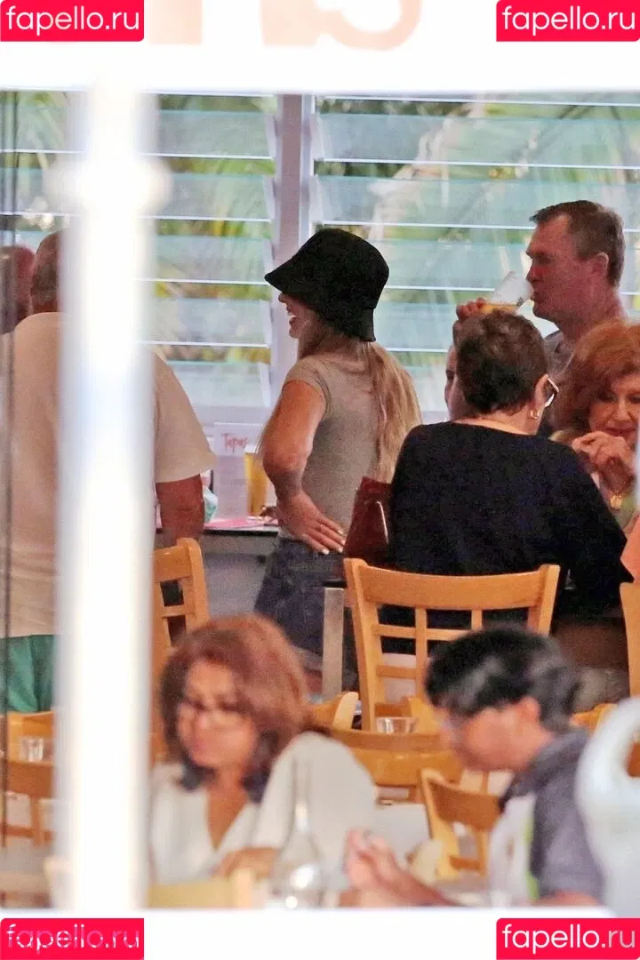 Margot Robbie / margotrobbieofficial Onlyfans Photo Gallery 