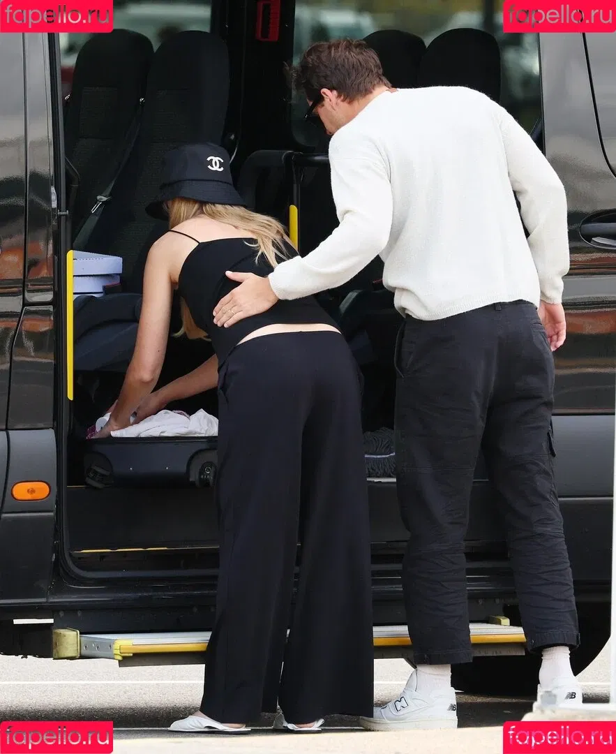 Margot Robbie / margotrobbieofficial Onlyfans Photo Gallery 